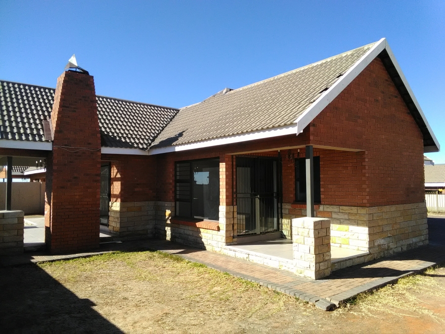 To Let 3 Bedroom Property for Rent in Hillside Free State